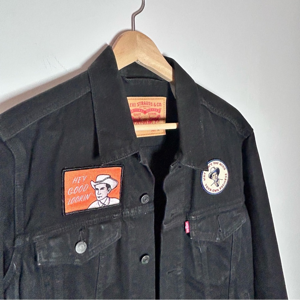 Levi's Classic Black Denim Jacket with patches - Picture 2 of 5